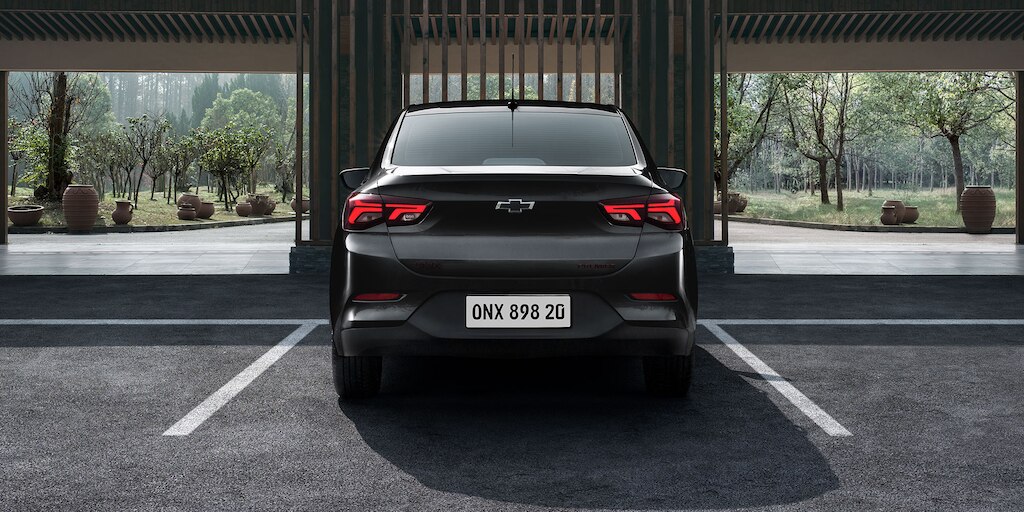 Chevrolet Onix 2025, sedán deportivo con faros traseros de tecnología LED